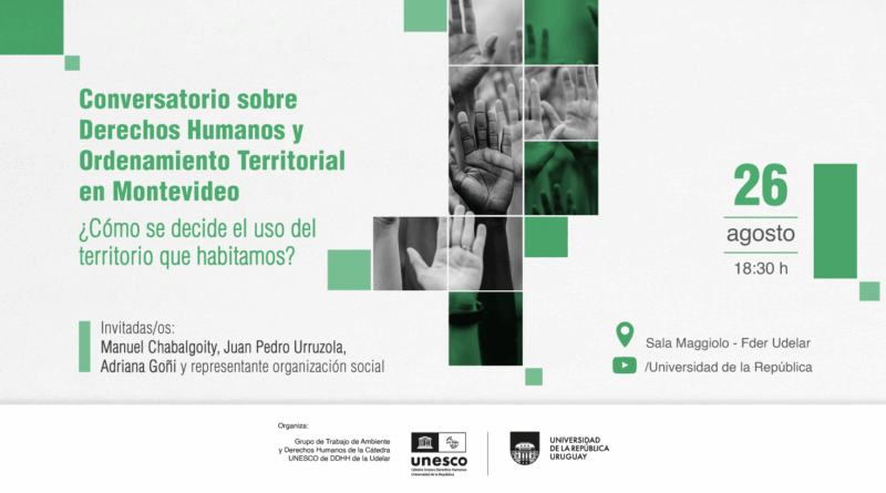 Afiche vertical de fondo blanco. En el sector izquierdo se presenta la información principal del evento y, a la derecha, una composición de fotografías en blanco y negro de varias manos levantadas, algunas superpuestas con transparencias verdes. Pequeños cuadrados verdes completan la composición. El texto principal dice: “Conversatorio sobre Derechos Humanos y Ordenamiento Territorial en Montevideo”. Debajo aparece la pregunta: “¿Cómo se decide el uso del territorio que habitamos?” Más abajo se lee: “Invitadas/os: Manuel Chabalgoity, Juan Pedro Urruzola, Adriana Goñi y representante organización social”. En el sector derecho se destaca la fecha y hora: “26 agosto, 18:30 h”. En la parte inferior se indica el lugar: “Sala Maggiolo, Edificio Central de la Universidad de la República”, junto al ícono de ubicación. También aparece un ícono de YouTube seguido de “/Universidad de la República”. Al pie del afiche se informa que organiza el “Grupo de Trabajo de Ambiente y Derechos Humanos de la Cátedra UNESCO de DDHH de la Udelar”. Se incluyen los logotipos de la Cátedra UNESCO de Derechos Humanos de la Universidad de la República y de la Universidad de la República Uruguay.