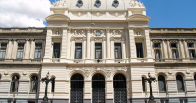 Foto de la fachada del edificio central de la Udelar